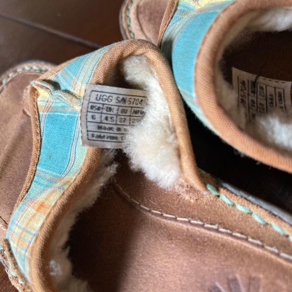 Ugg sandles - Picture 2 of 4